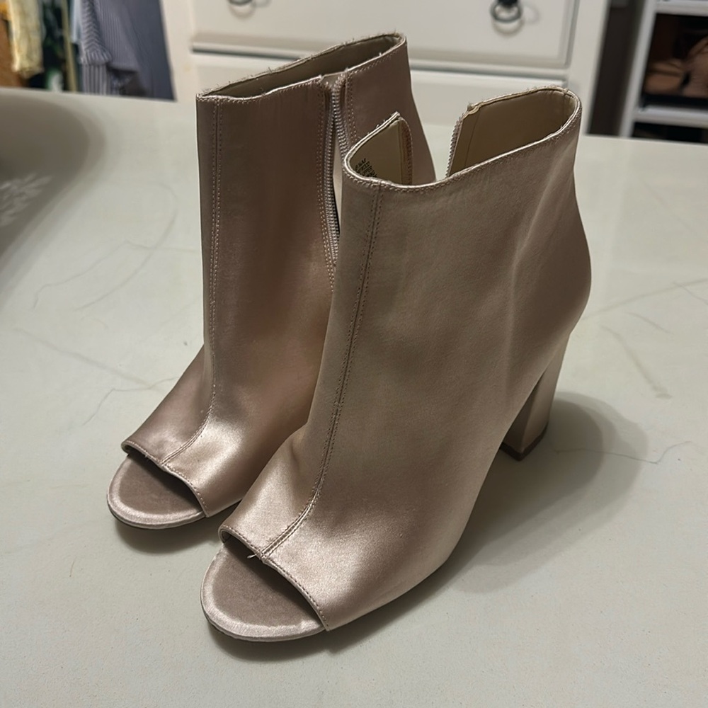 Never worn - Nine West booties